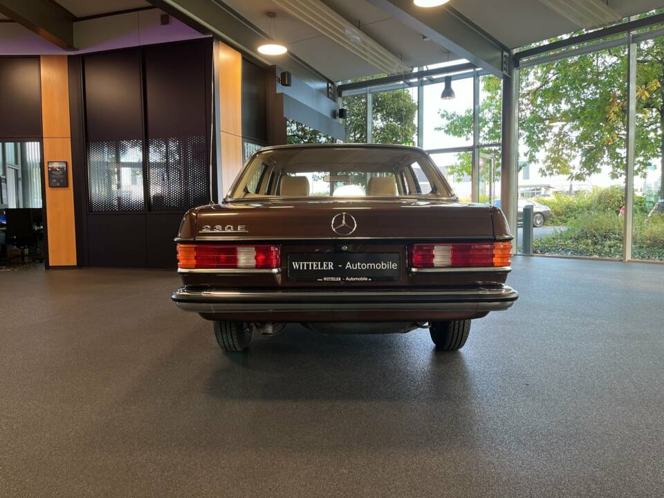 Image 9/21 of Mercedes-Benz 230 E (1983)