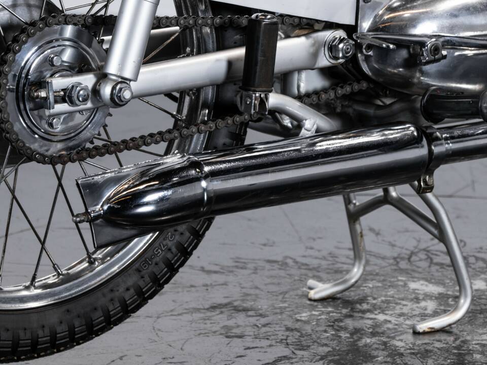 Image 6/25 of Beta DUMMY (1953)