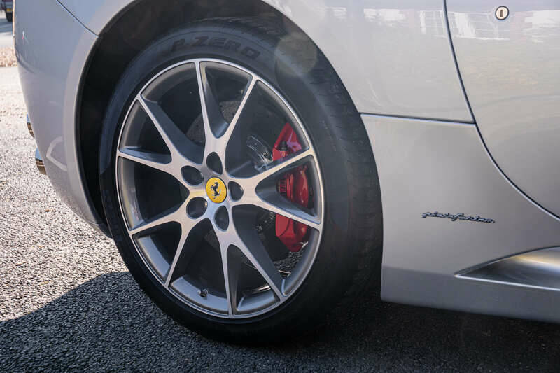 Image 33/44 de Ferrari California (2011)