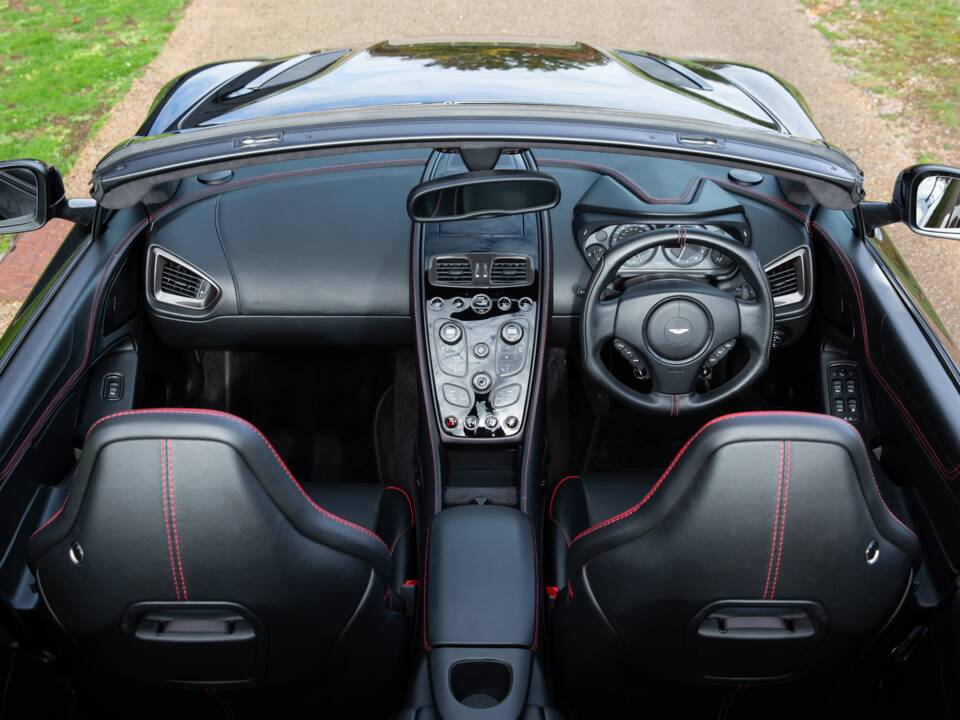 Immagine 4/72 di Aston Martin Vanquish Volante (2016)