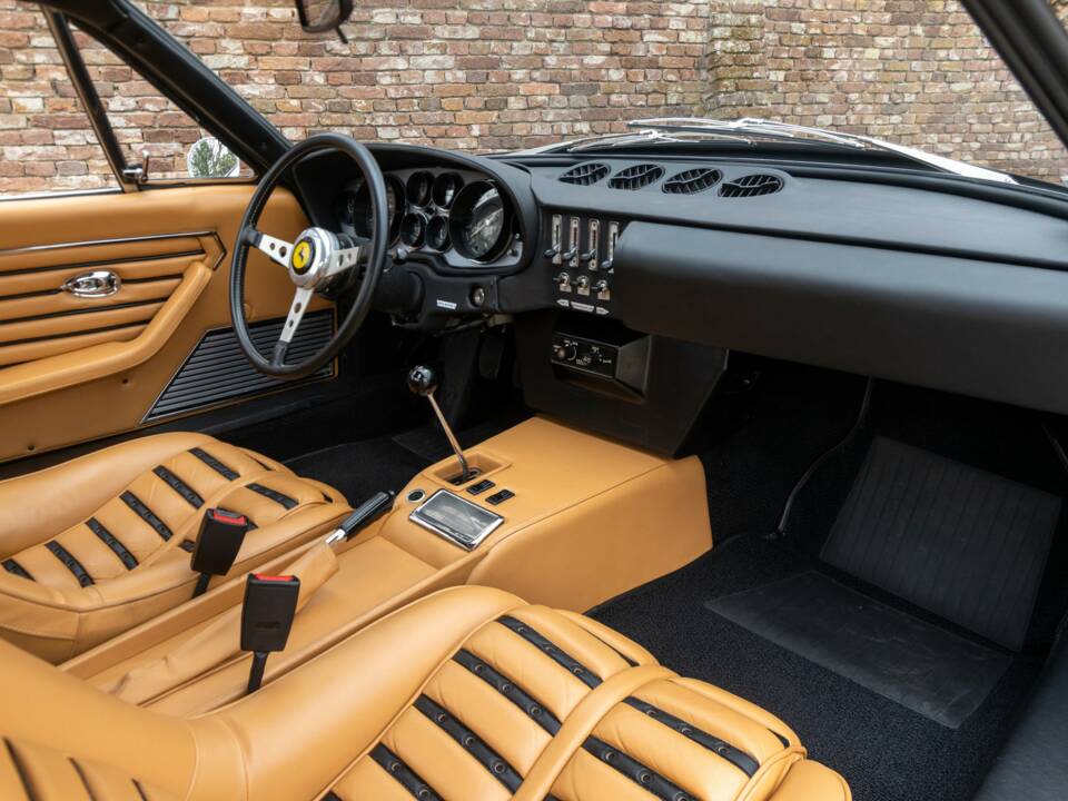 Image 46/50 de Ferrari 365 GTB/4 Daytona (1974)
