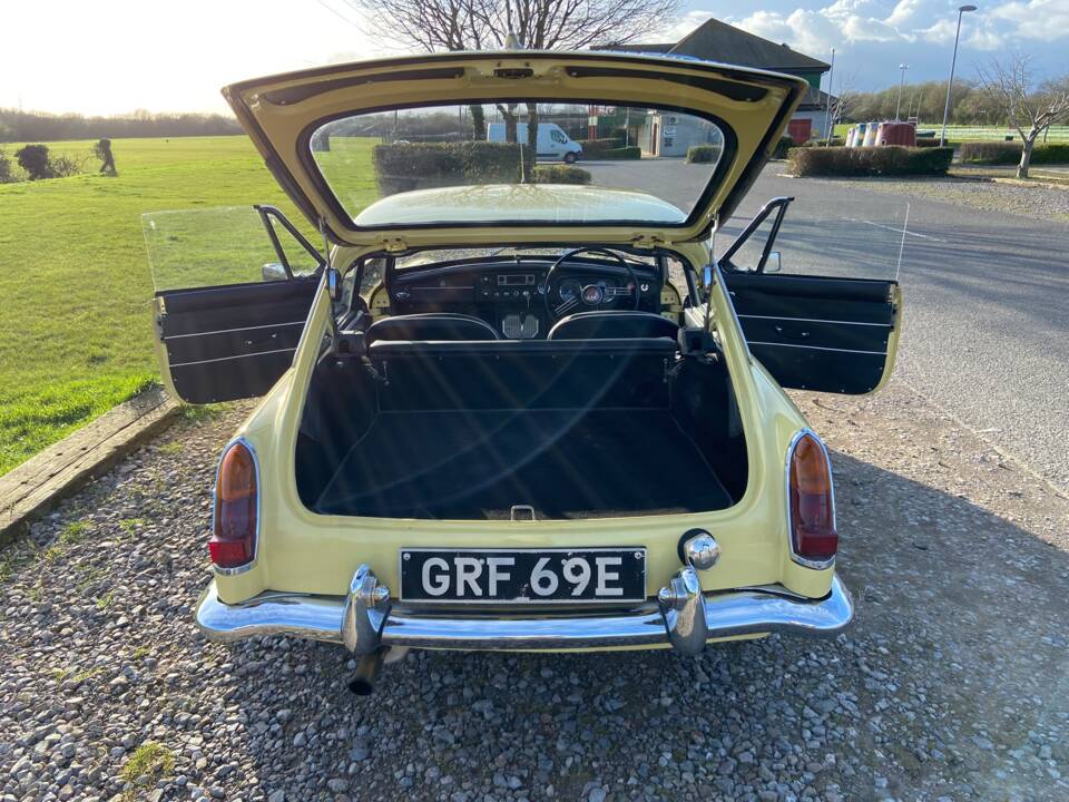 Image 15/20 of MG MGB GT (1967)