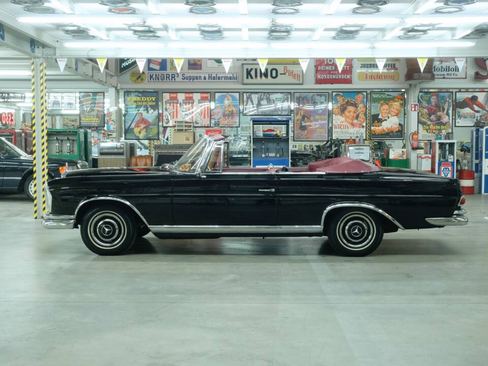 Image 7/50 of Mercedes-Benz 220 SE b (1963)