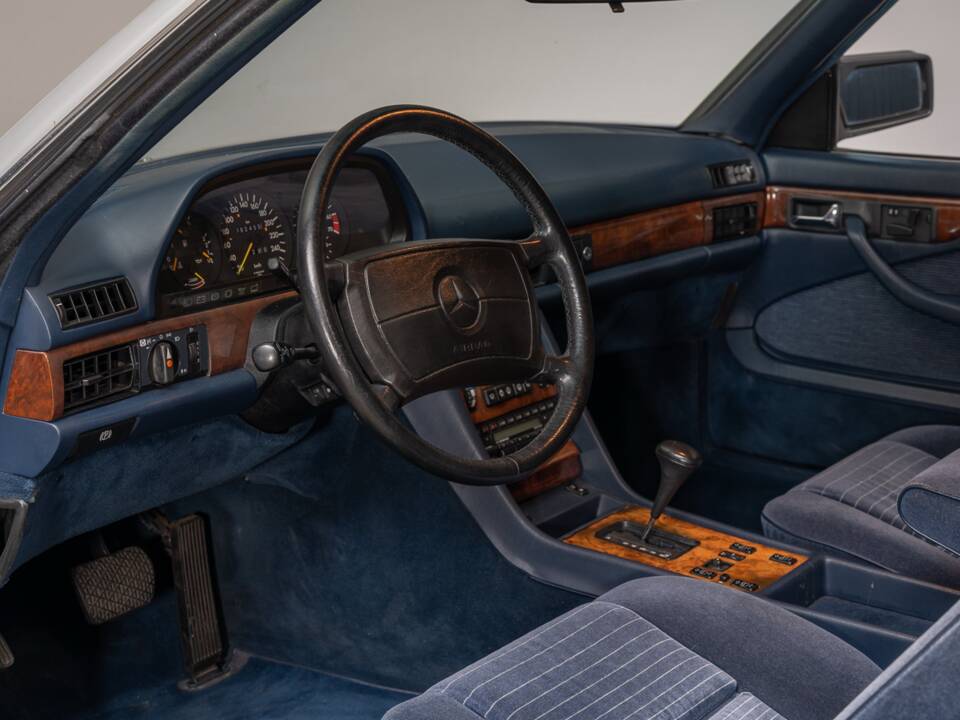 Bild 22/35 von Mercedes-Benz 560 SEC (1988)