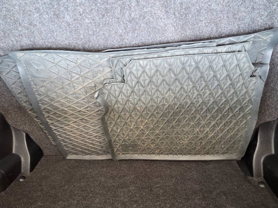 Bild 34/39 von Mercedes-Benz 190 E 1.8 (1992)