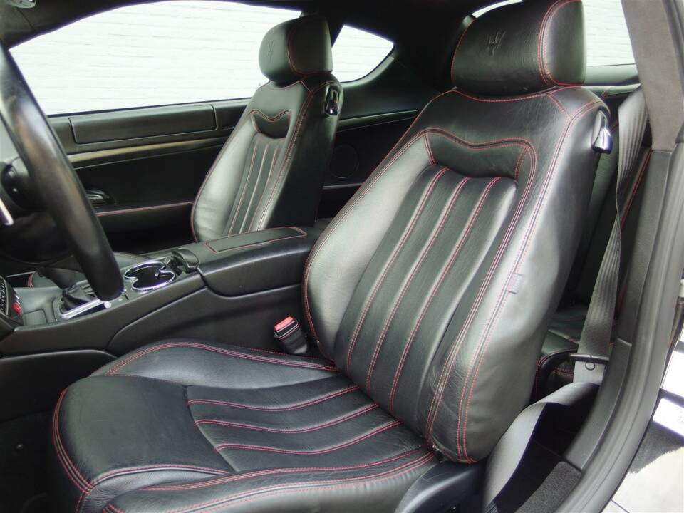 Afbeelding 50/100 van Maserati GranTurismo S (2010)