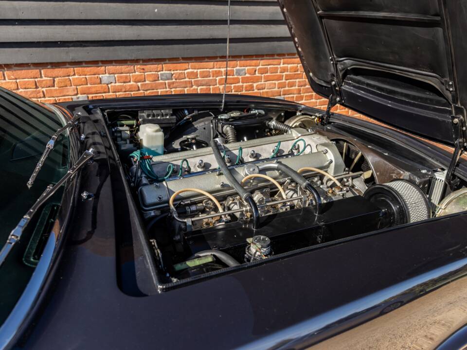 Bild 47/51 von Aston Martin DBS (1971)