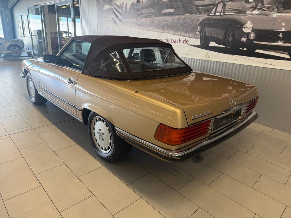 Image 13/18 of Mercedes-Benz 560 SL (1986)