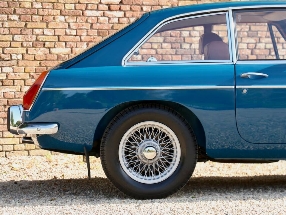 Immagine 42/50 di MG MGB GT (1971)
