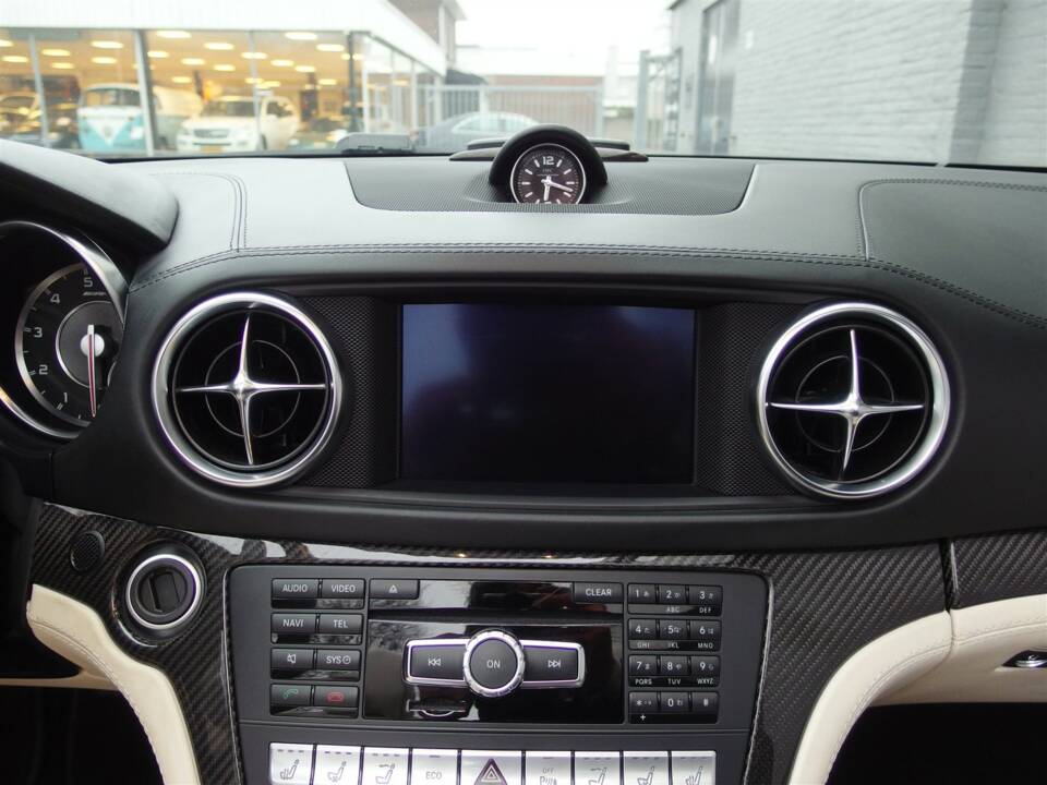 Image 50/99 of Mercedes-Benz SL 63 AMG (2012)