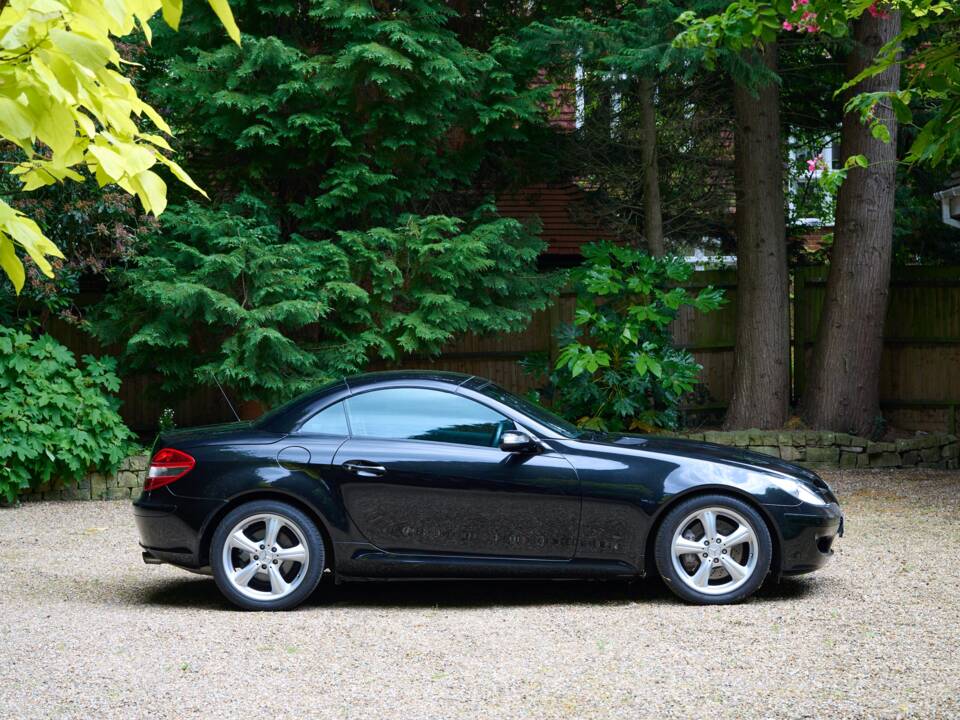 Image 11/50 of Mercedes-Benz SLK 350 (2004)