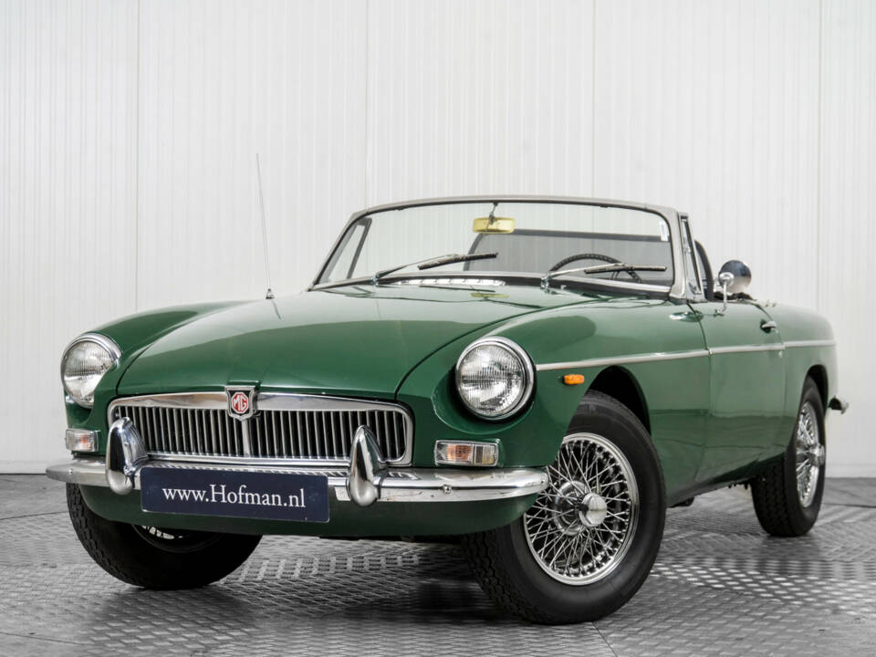 Image 3/50 of MG MGB (1964)