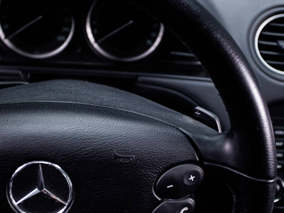 Image 24/36 of Mercedes-Benz SL 500 (2006)