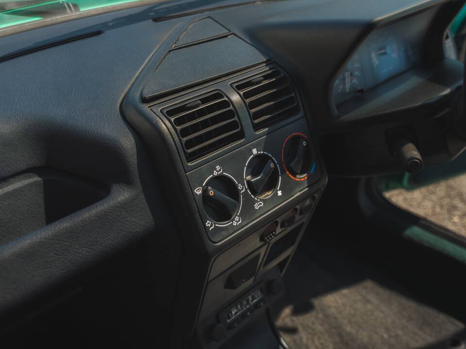 Bild 23/50 von Peugeot 205 GTi 1.9 (1991)