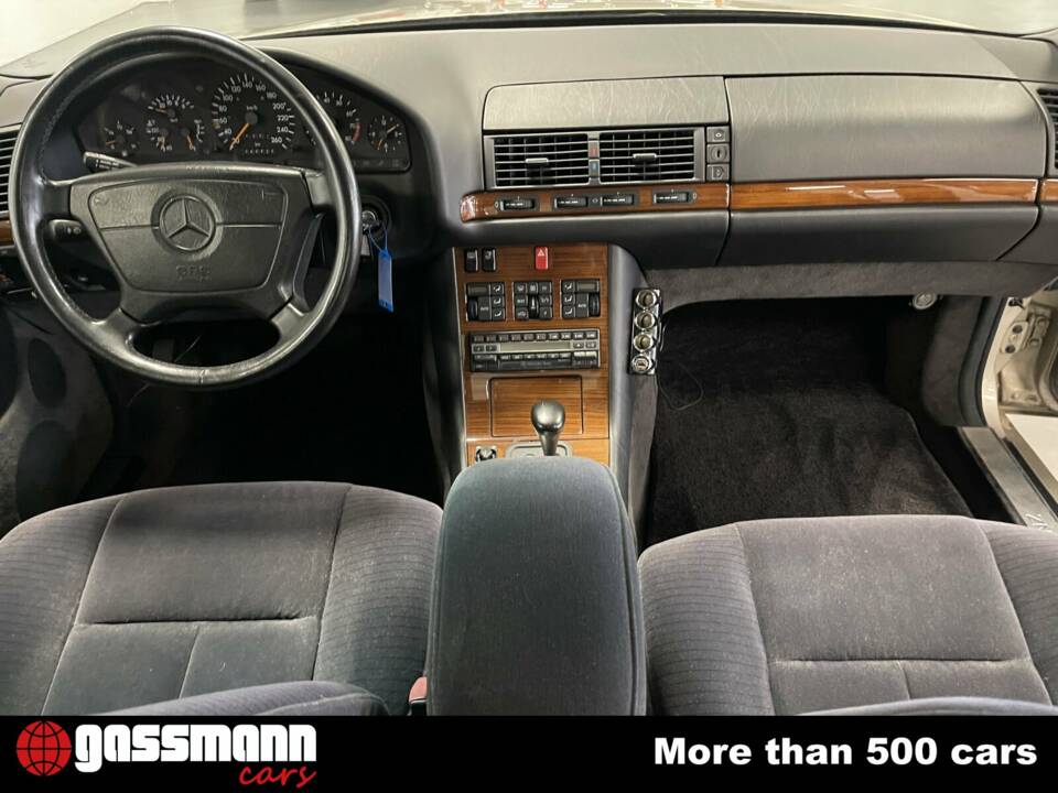 Image 11/15 of Mercedes-Benz 300 SE (1991)