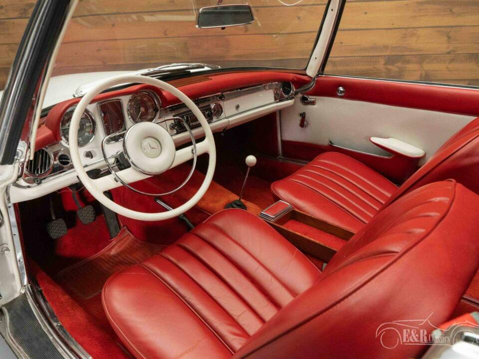 Imagen 2/19 de Mercedes-Benz 230 SL (1965)