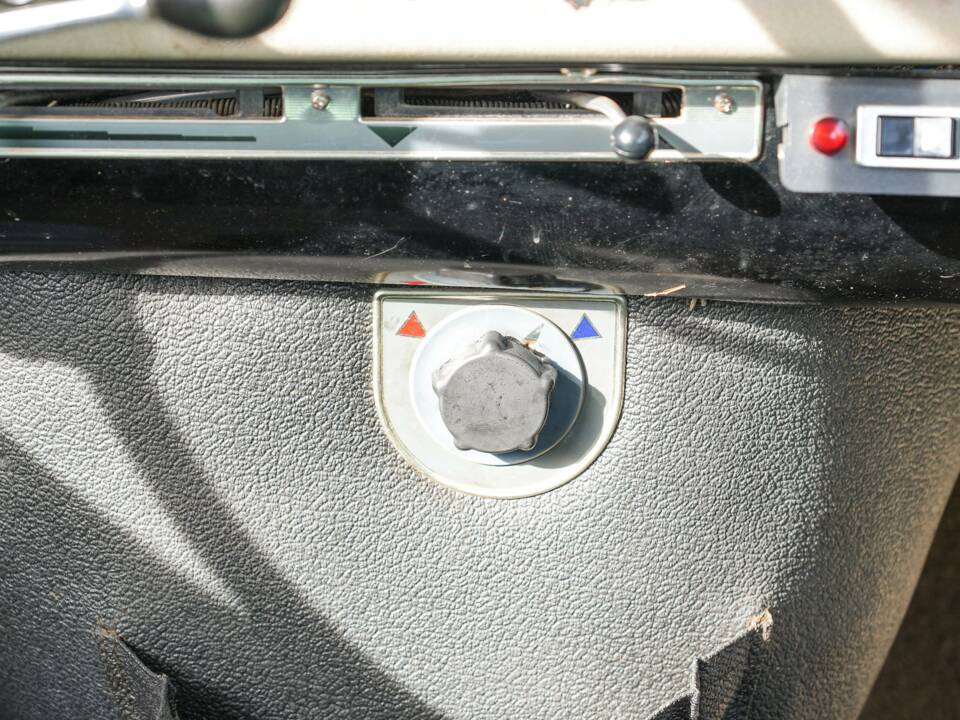 Image 22/43 of Citroën ID 19 Break (1967)