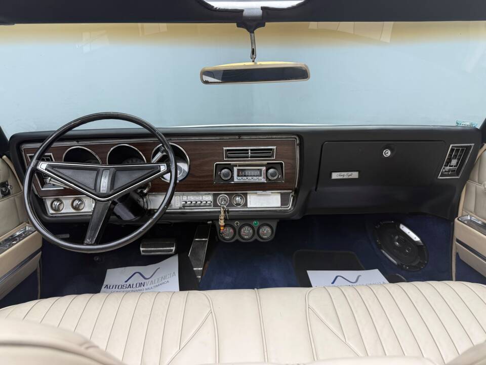 Image 12/23 of Oldsmobile Ninety-Eight (1968)