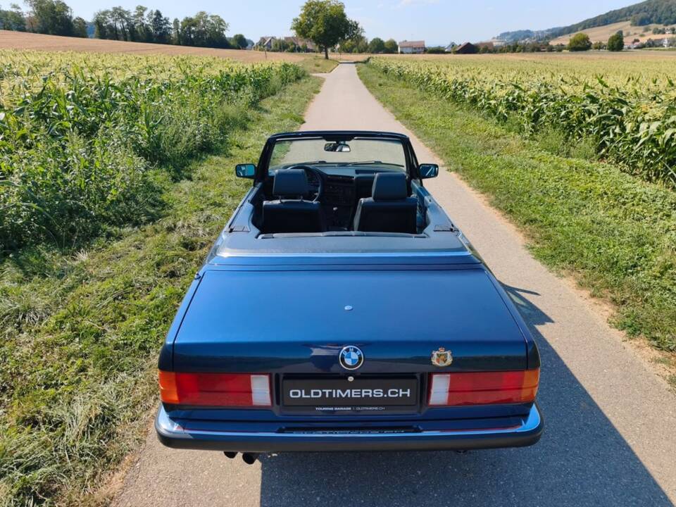 Afbeelding 24/26 van BMW 325i (1989)