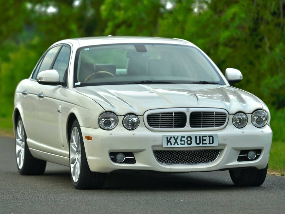 Image 4/50 of Jaguar XJ 8 4.2 (2008)