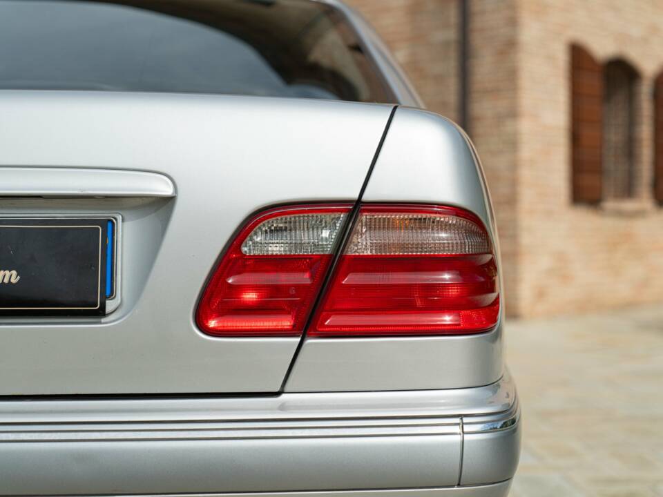 Image 10/50 of Mercedes-Benz E 430 (2000)