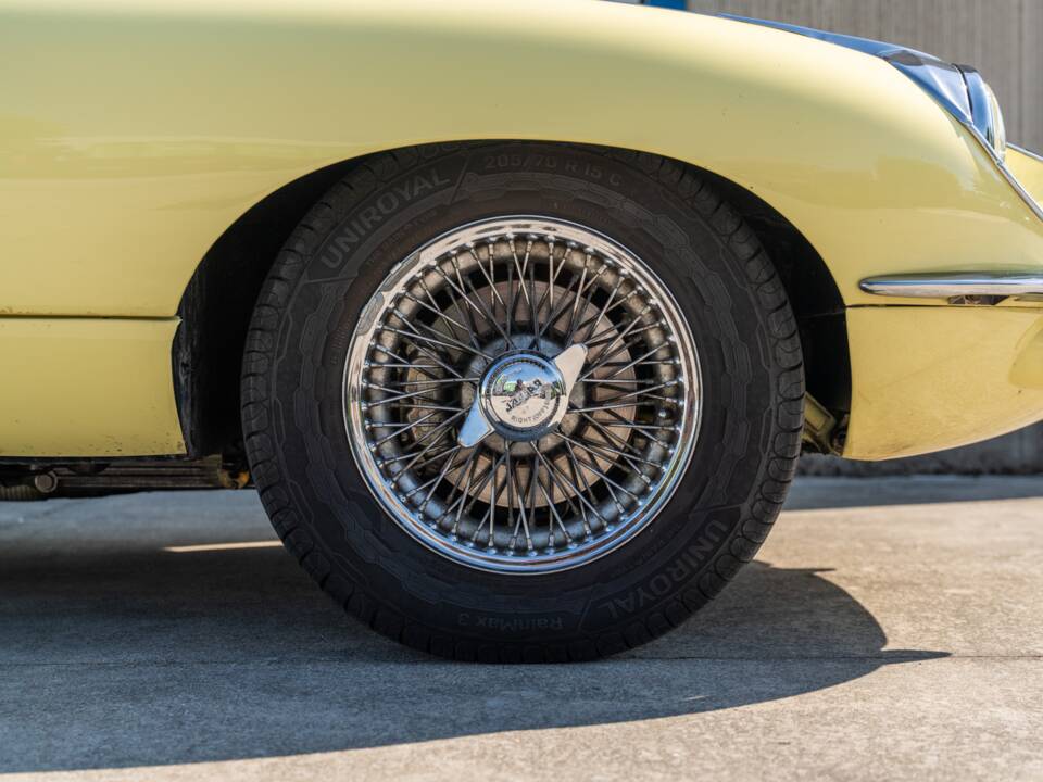 Image 48/78 de Jaguar E-Type (1969)