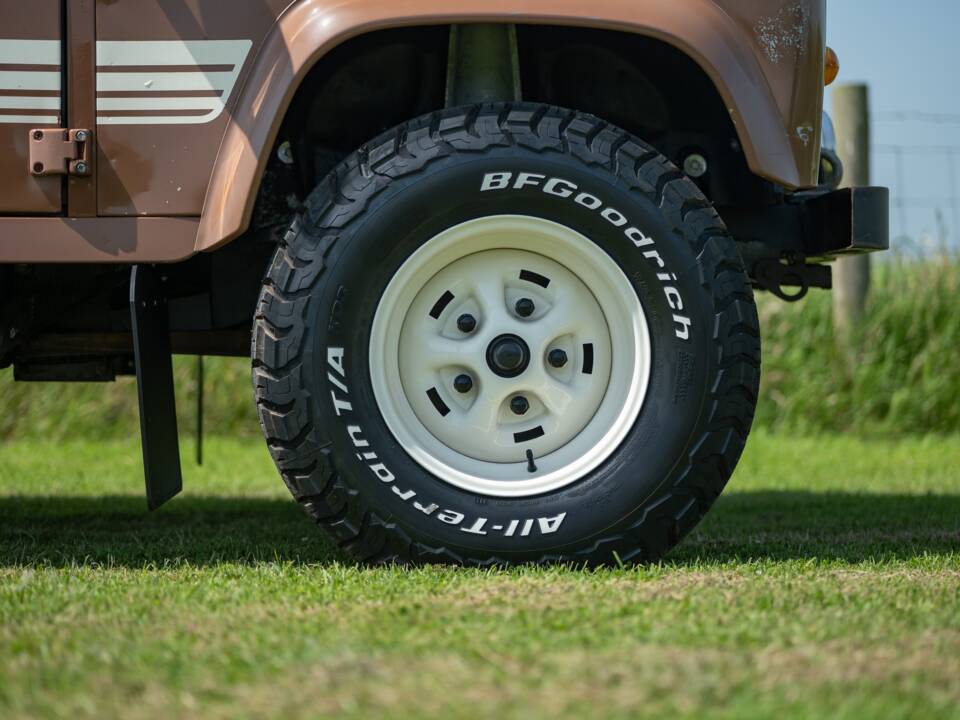 Image 7/33 of Land Rover Defender 110 (1983)