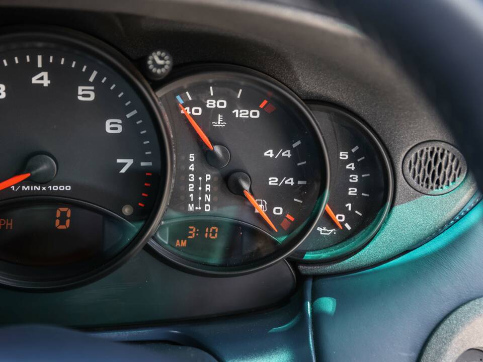 Image 31/32 of Porsche 911 Carrera (1998)