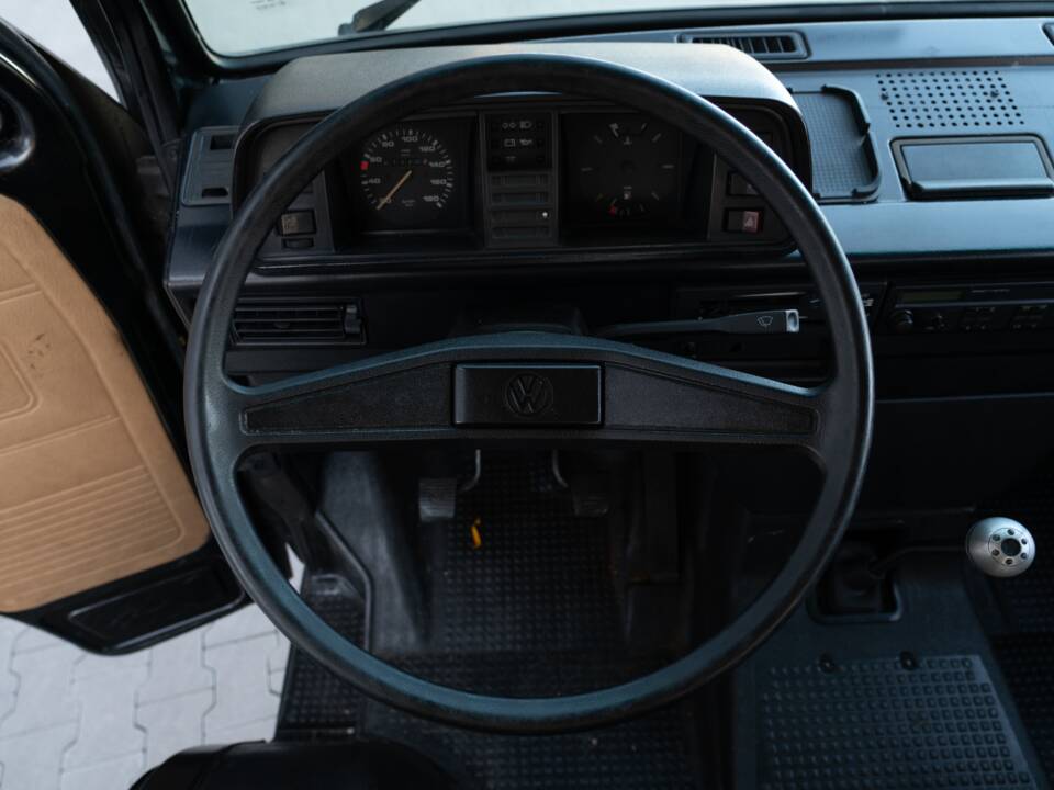 Bild 2/16 von Volkswagen T3 Kombi 1.6 D (1985)