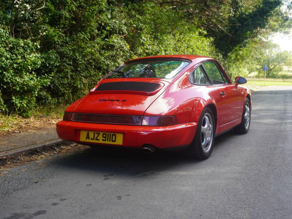 Image 6/17 de Porsche 911 Carrera 4 (1990)