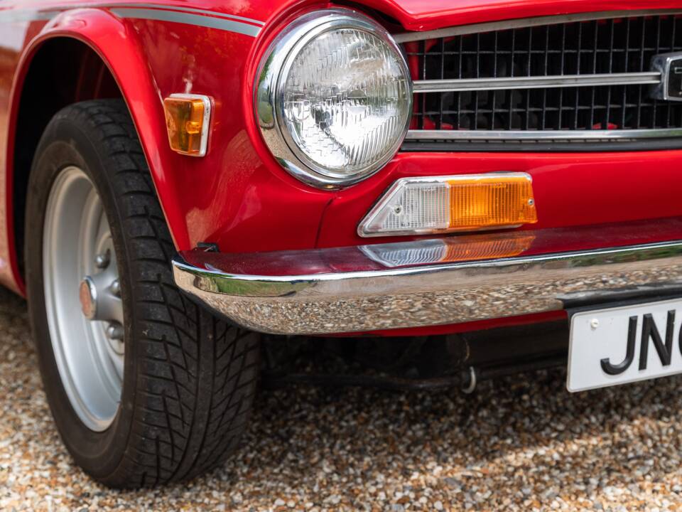 Immagine 33/50 di Triumph TR 6 (1975)