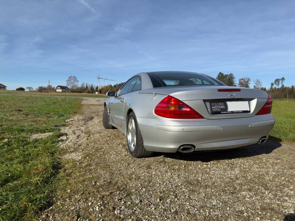 Immagine 7/20 di Mercedes-Benz SL 500 (2002)