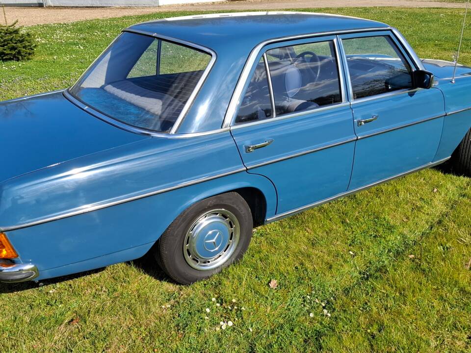 Image 5/13 of Mercedes-Benz 230&#x2F;4 (1974)