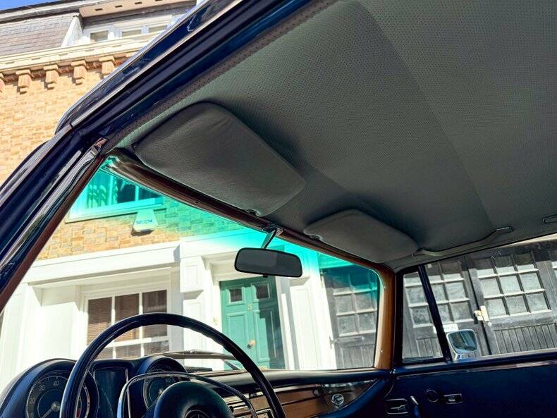 Bild 23/50 von Mercedes-Benz 280 SE 3,5 (1971)