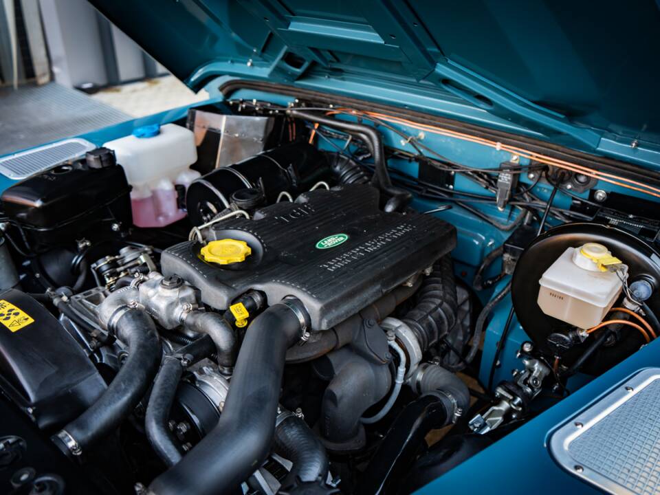 Bild 31/32 von Land Rover Defender 110 300Tdi (1997)