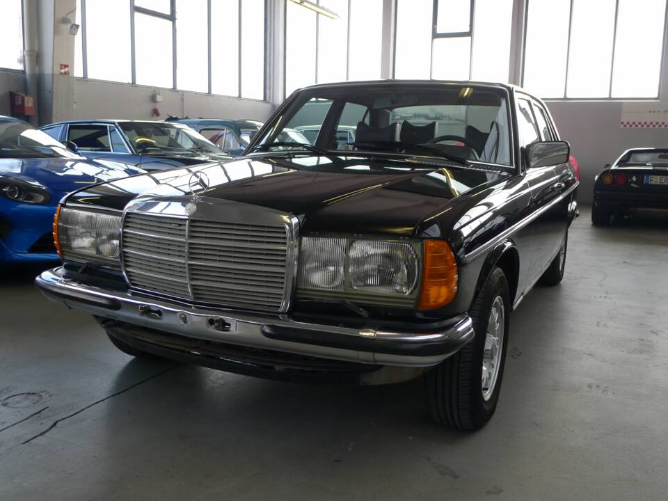 Image 27/44 of Mercedes-Benz 280 (1978)