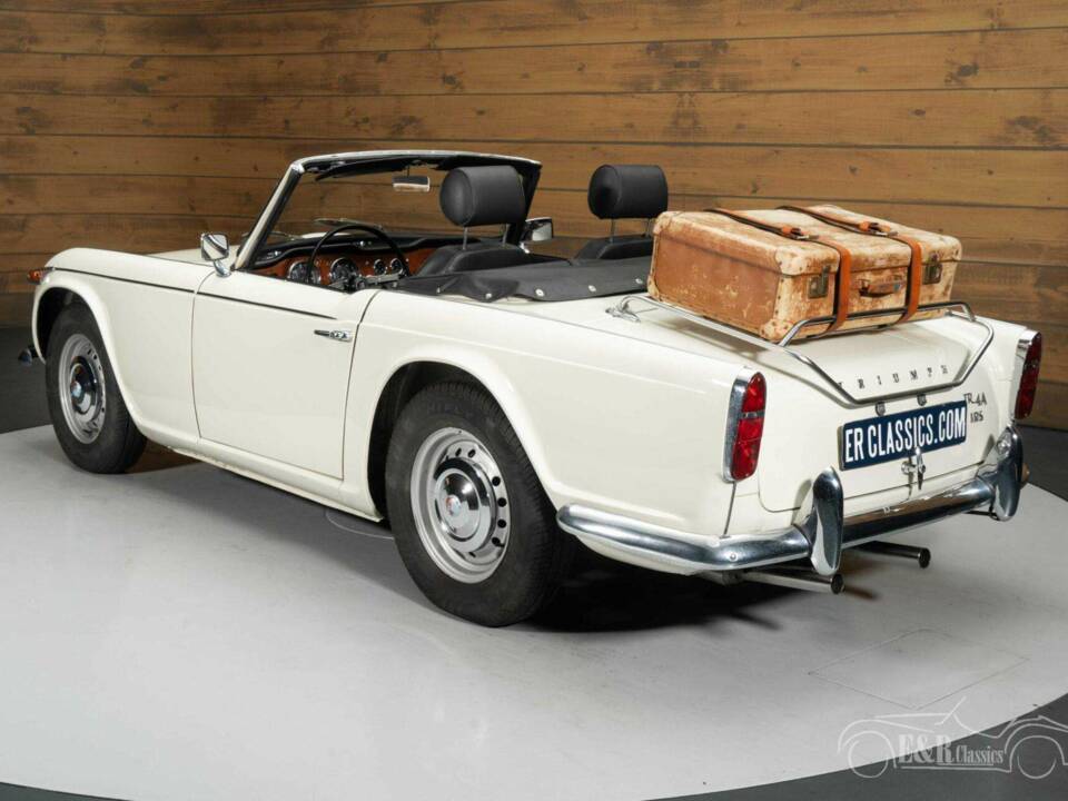 Image 14/19 of Triumph TR 4A (1966)