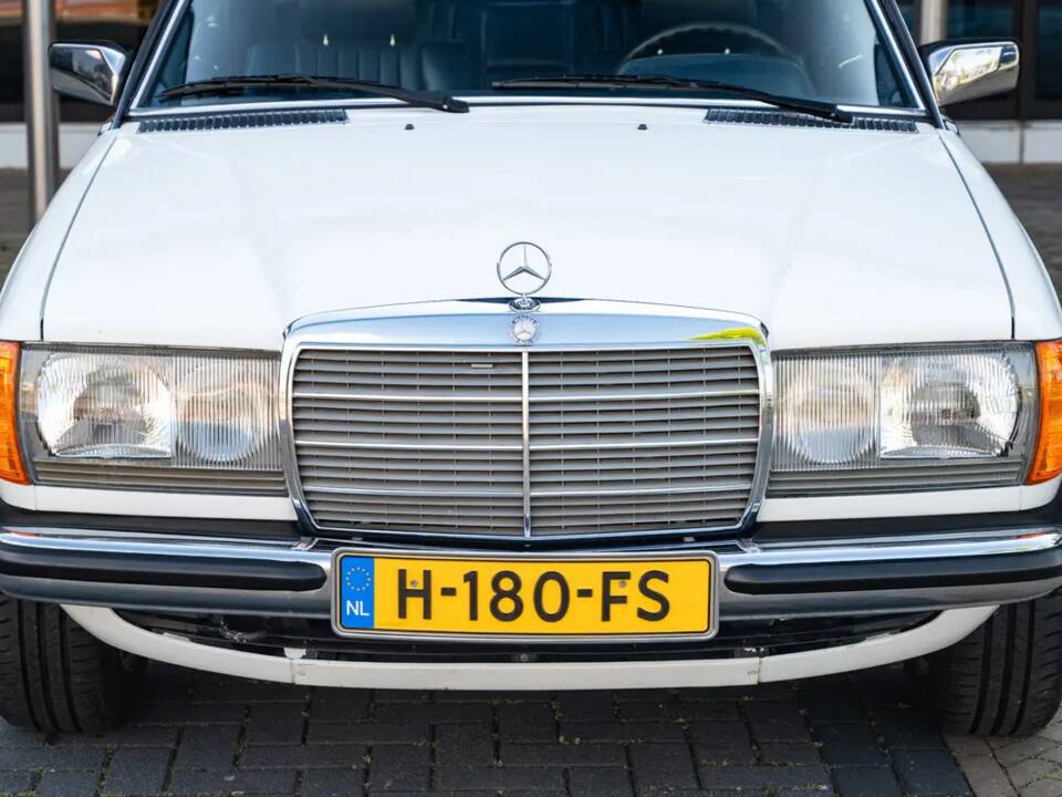 Image 33/62 of Mercedes-Benz 280 CE (1982)