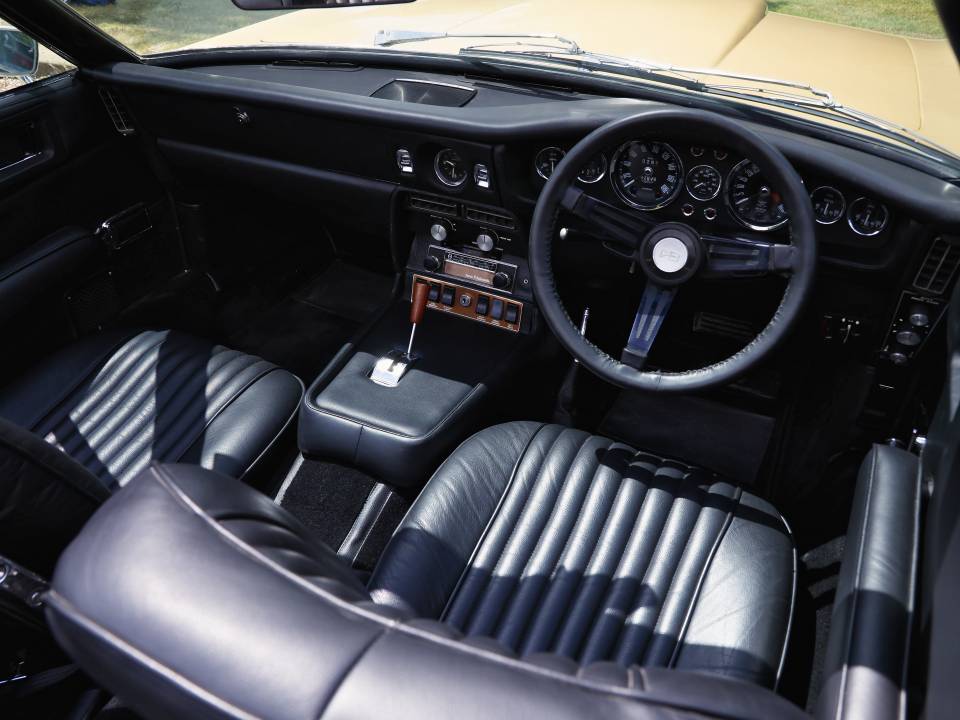Image 16/26 of Aston Martin DBS Vantage (1970)