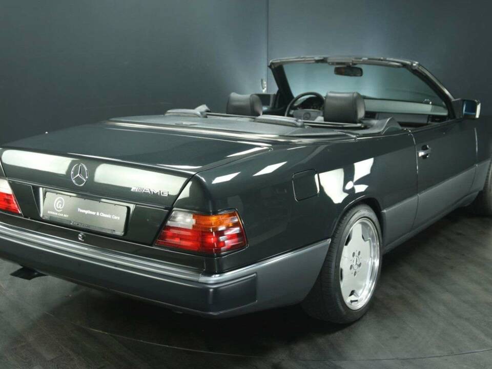 Bild 2/50 von Mercedes-Benz 300 CE-24 3.4 AMG (1993)