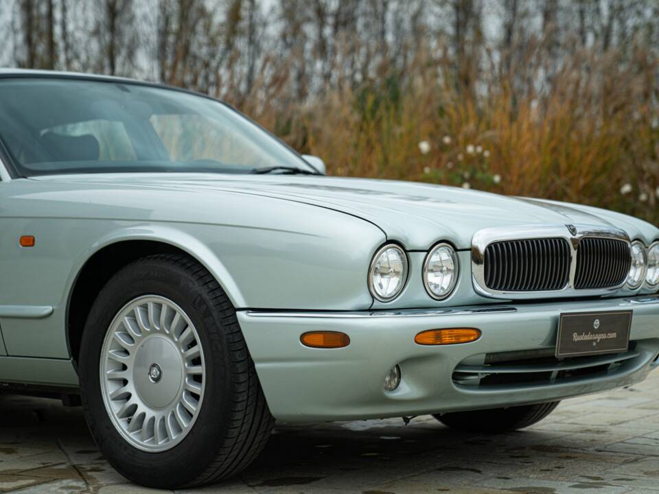 Image 16/50 of Jaguar XJ6 3.2 (1997)