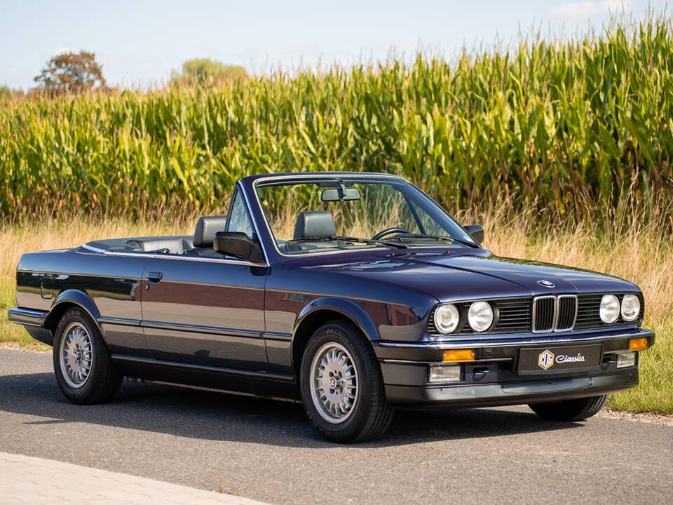 Immagine 3/35 di BMW 320i (1988)