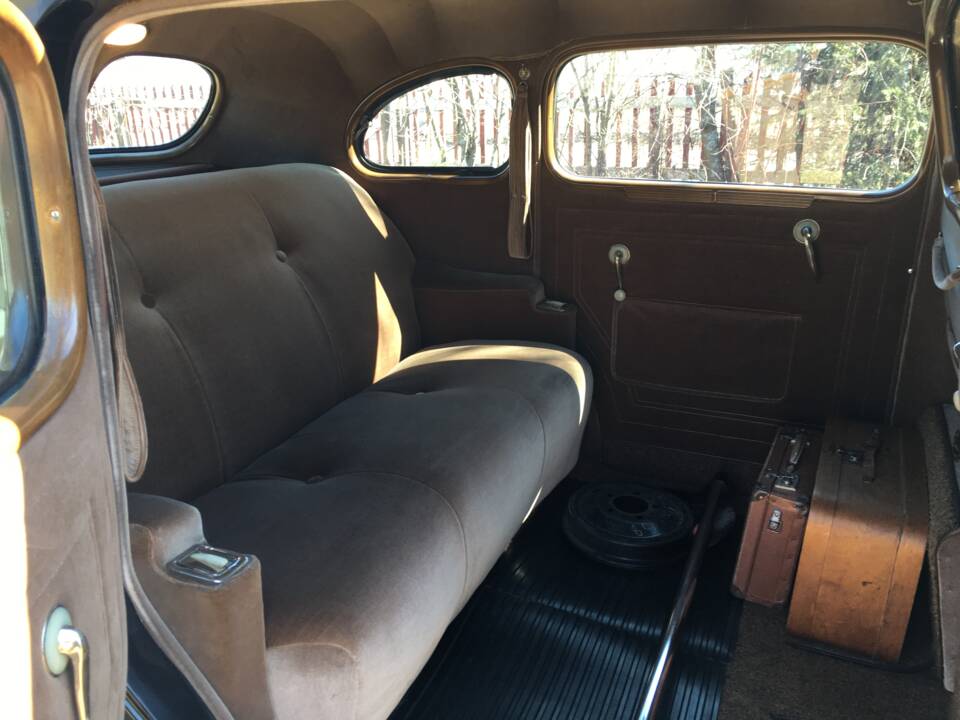 Bild 6/16 von Chrysler Royal Sedan (1938)
