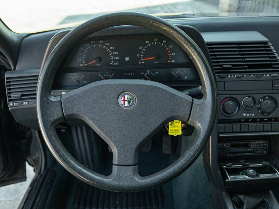 Image 44/50 of Alfa Romeo 75 2.0 Twin Spark (1990)