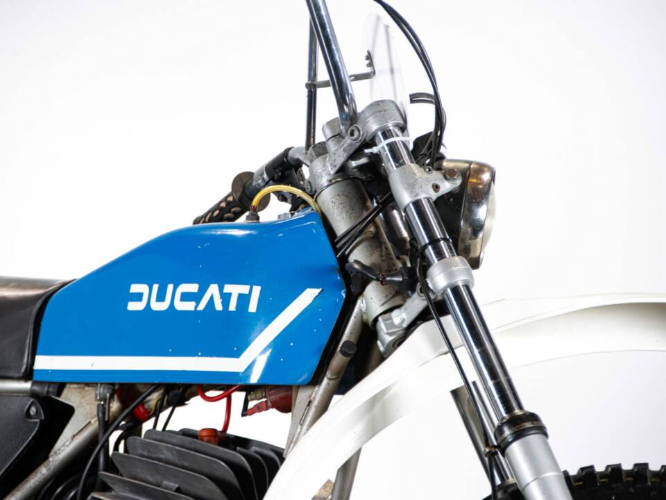 Image 28/50 of Ducati DUMMY (1976)