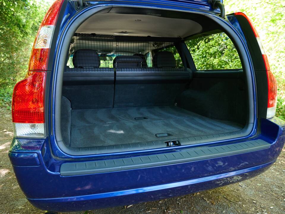 Image 41/50 of Volvo V 70 2.4 (2006)