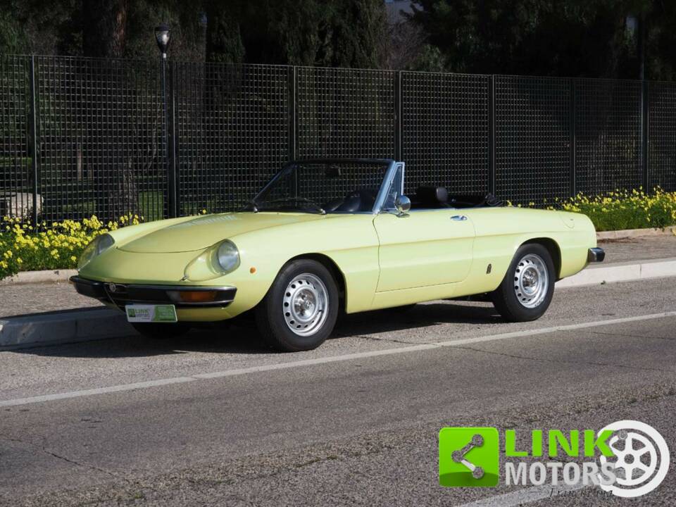 Image 1/10 de Alfa Romeo 2000 Spider Veloce (1975)