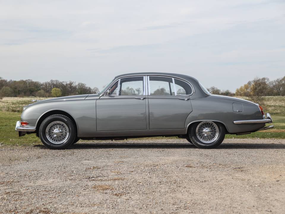 Image 2/22 de Jaguar S-Type 3.8 (1965)