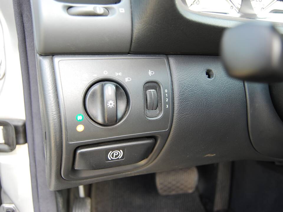 Image 30/46 of Mercedes-Benz CLK 200 (1999)