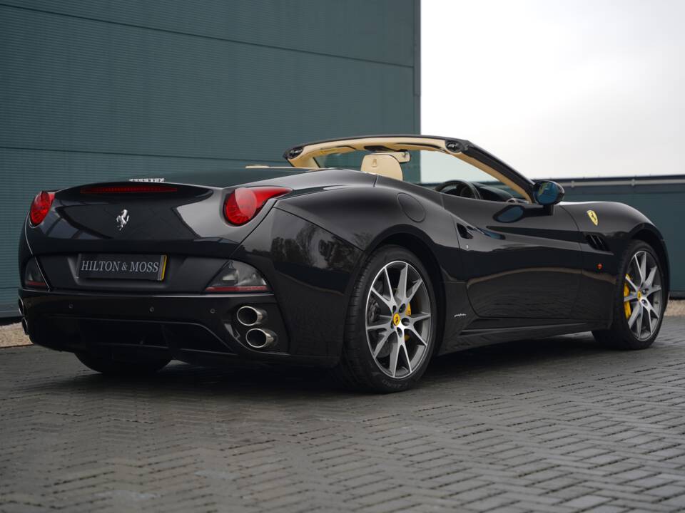 Imagen 32/50 de Ferrari California (2011)